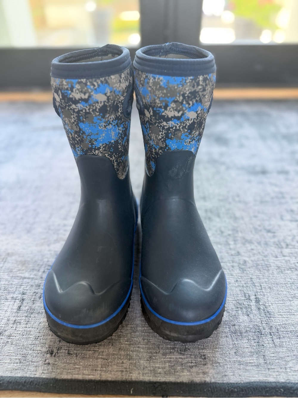 Bogs Grasp Mid Camo Waterproof Boots Blue Black Youth Size 5